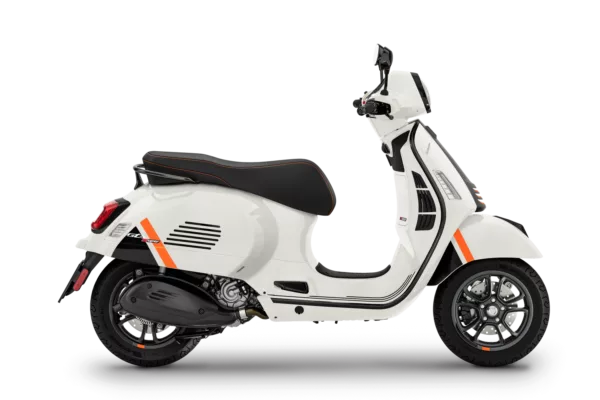 Vespa GTS Super Sport 300 blanche stickers noir orange