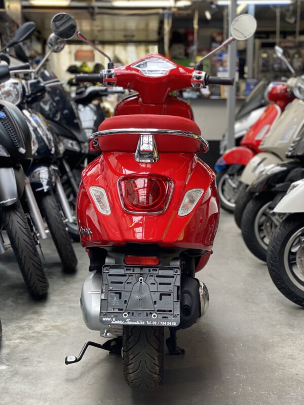 Vespa Primavera 125 E5 RED 2021 238KM – Image 4