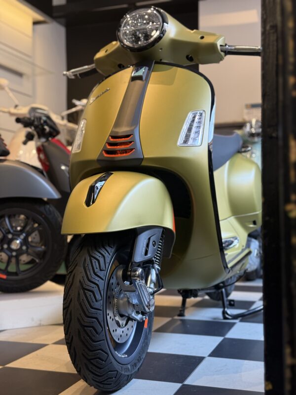PROMO Vespa GTS 125 Super Sport Verde Ambizioso Matt 2024 – Image 4