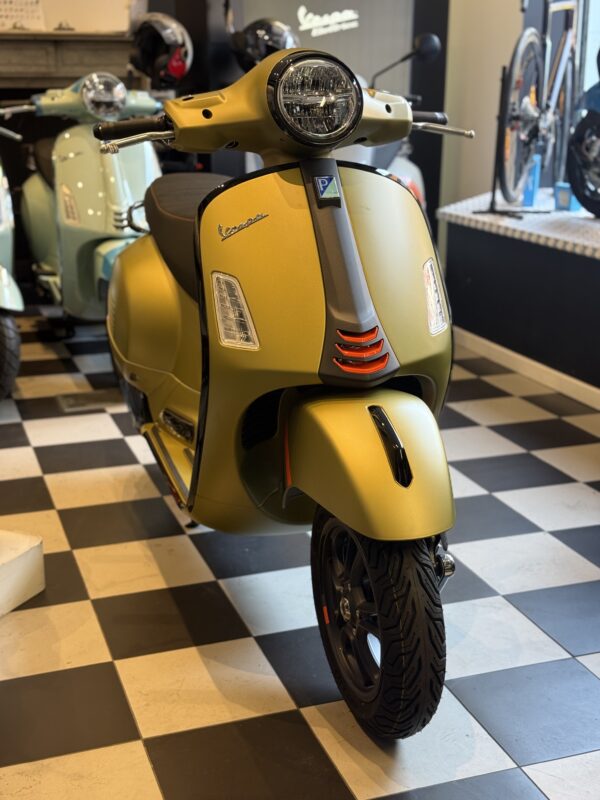 PROMO Vespa GTS 125 Super Sport Verde Ambizioso Matt 2024 – Image 2