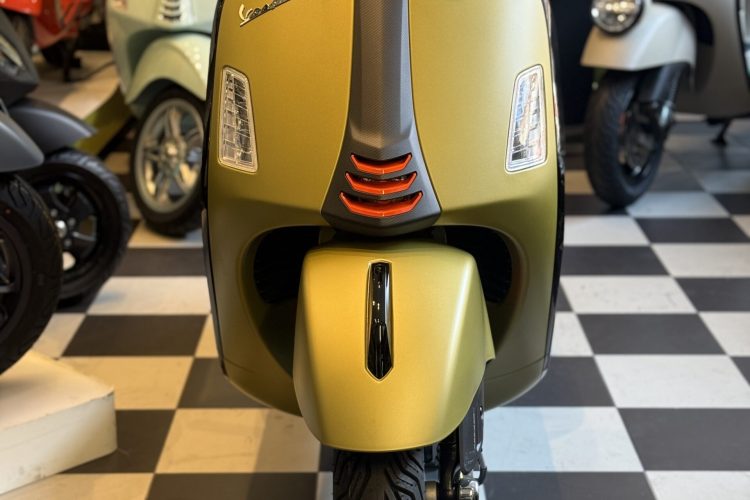 Vespa GTS 125 super sport verde 